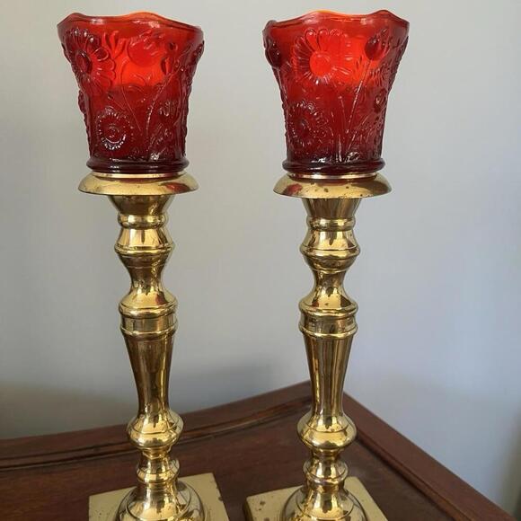 Holding for MBED  Daisy Floral Red Glass Peg Votive Candle Holder set of 5 — - Picture 10 of 12